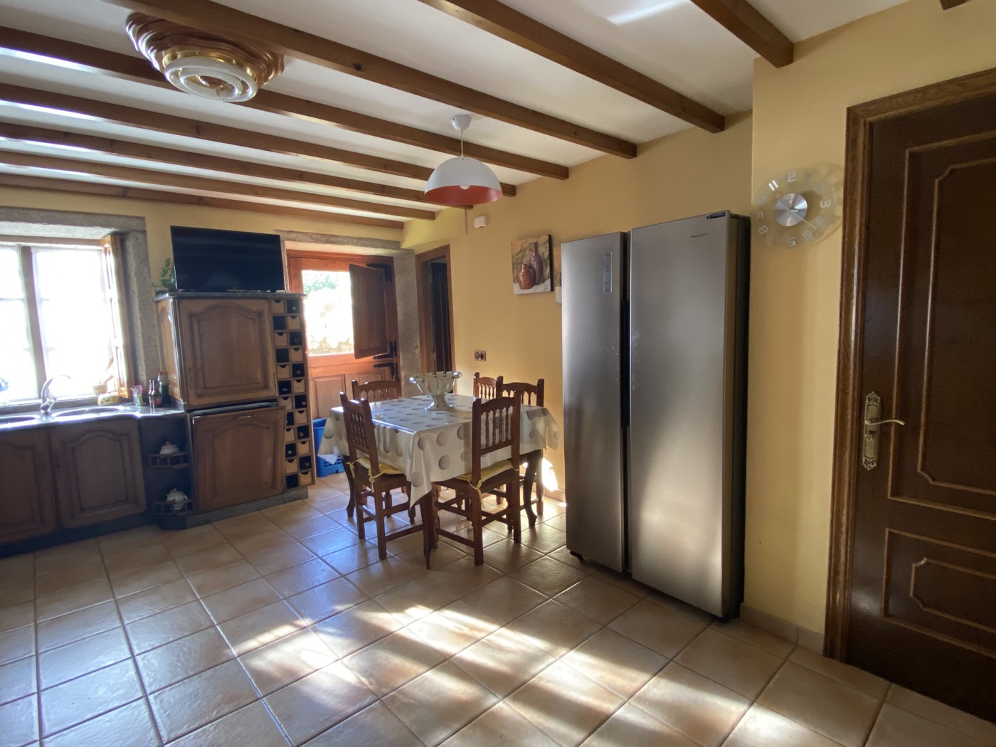 Cocina familiar y funcional para vivir la casa completa